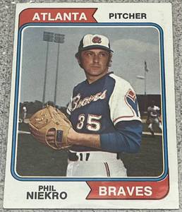 lot 222 image: 1974 Topps Baseball Card #29 - Phil Niekro Atlanta Braves
