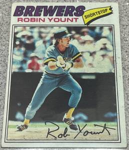 lot 254 image: 1977 Topps Baseball Card #635 - Robin Yount