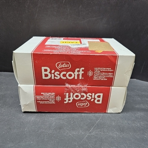 lot 891 image: Lot of 2, Lotus Biscoff Cookies. BB 925.