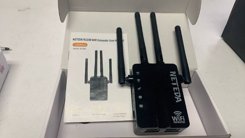 lot 105 image: Neteda N1200 Dual Band WiFi Extender