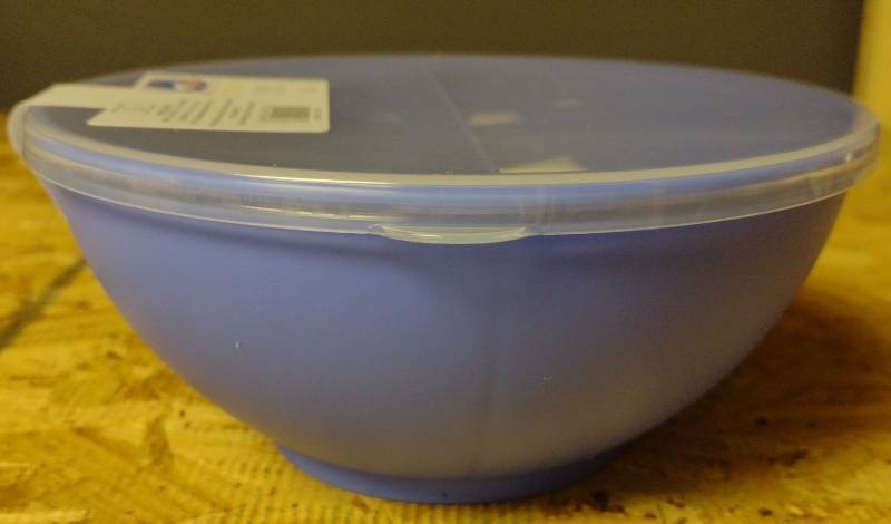 lot 210 image: Cereal Split Bowl - Bullseyes Playground��