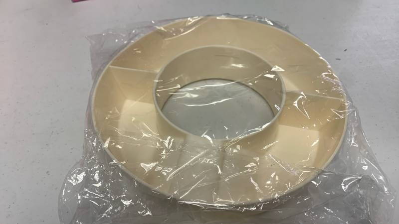 lot 117 image: Snack Bowl for Stanley Cup,3 Compartments Compatible with Stanley Cup 40 oz Insulated Snack Tray with Handle,Reusable Snack Ring Suitable for Car Cup Holder,Home,Outdoor,Ivory White