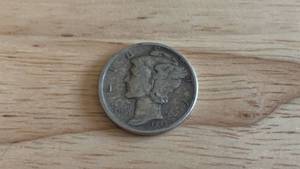 lot 6 image: 1943 Mercury Silver Dime Coin 90% Silver