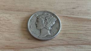 lot 8 image: 1939 Mercury Silver Dime Coin 90% Silver