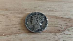 lot 10 image: 1940-D Mercury Silver Dime Coin 90% Silver