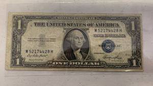 lot 11 image: One dollar silver certificate Blue Seal Series 1935 E - Serial Number M52174428H