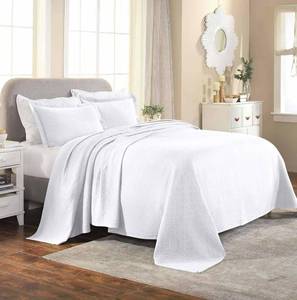 lot 20922 image: Superior Basketweave Cotton 3 Piece Bedspread Set, Home Bed Decor, Decorative Textured Bed Spread, 2 Pillow Shams, Airy Blanket, Matelasse Coverlet Bedding, Lattice Pattern, King, White - Retail $90