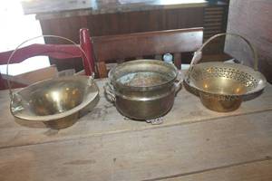 lot 1003 image: Vtg. Brass Baskets and Planter
