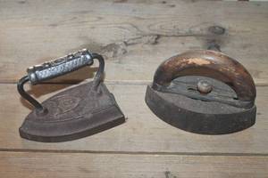lot 1008 image: Antique Sad Irons