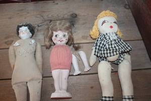 lot 1010 image: Antique Chalkware Doll and More