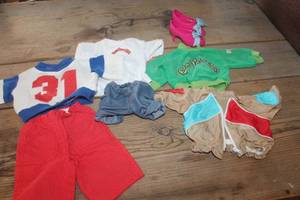 lot 1015 image: Vintage Cabbage Patch Kids Clothes & Shoes