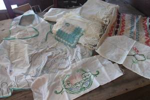 lot 1017 image: Vintage Linens and More