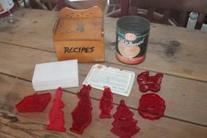 lot 1020 image: Vintage Wood Recipe Box, Cookie Cutters & More
