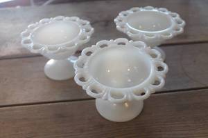 lot 1025 image: Vtg. Milk Glass Scalloped Edge Candy Dishes