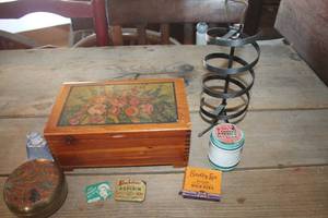 lot 1026 image: Vtg. Wood Dresser Box, Jewelry Holder and More