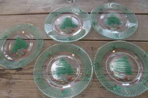 lot 1037 image: Christmas Tree Glass Plates