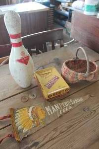lot 1040 image: Vtg. Hersheys Chocolate Box some damage & More