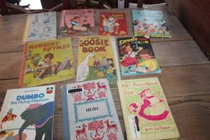 lot 1044 image: Antique Childrens Cloth Books & More