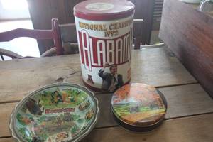 lot 1055 image: Vtg. Dogpatch USA Metal Bowl, Alabama Tin & More