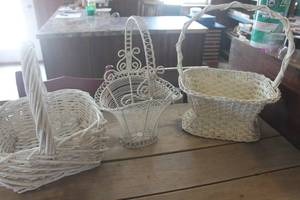 lot 1059 image: Vtg. Metal and Wood White Baskets