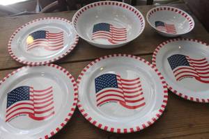 lot 1082 image: Red, White & Blue Plastic Dishes