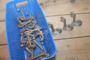 lot 1083 image: Lot of Vintage Metal Hooks