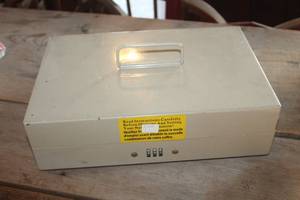 lot 1118 image: Metal Cash Box