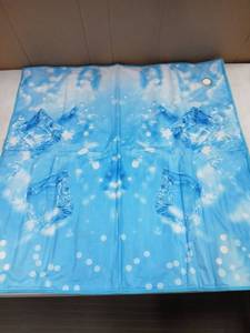 lot 29080 image: Pet Cooling Mat 28 x 29in