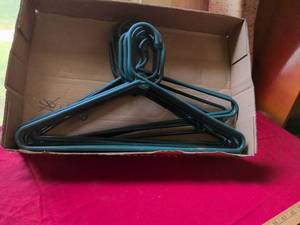 lot 10 image: 15 - Plastic Clothes Hangers Set