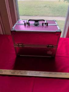 lot 27 image: Pink Professional Makeup Case with Expandable Trays