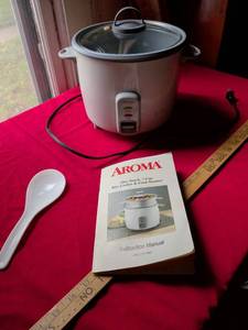 lot 39 image: Aroma 7-Cup Rice Cooker and Food Steamer with Manual