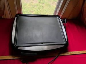 lot 42 image: Crofton Electric Griddle
