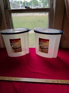 lot 47 image: Rubbermaid Flex and Seal Food Storage Containers Set