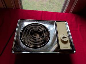 lot 52 image: Dominion Single Burner Electric Hot Plate
