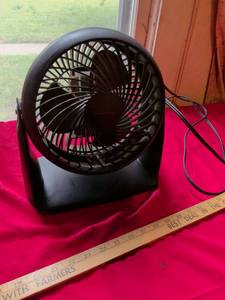 lot 58 image: Small Honeywell fan