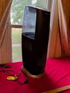 lot 60 image: Honeywell Tower Humidifier with Water Tank