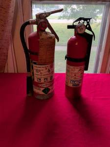 lot 61 image: Red ABC Dry Chemical Fire Extinguisher Set