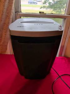 lot 64 image: Fellowes W11C Paper Shredder