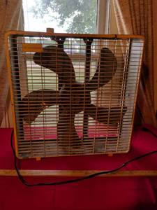 lot 65 image: Toastmaster Window Box Fan
