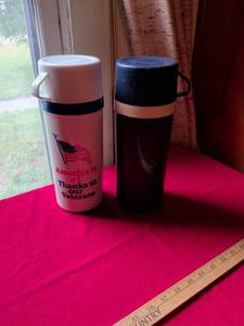 lot 75 image: Aladdin Veterans Patriotic Thermos Set