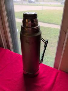 lot 76 image: Aladdin Stainless Steel Thermos Vacuum Bottle with Handle