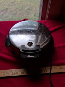 lot 79 image: Creative Ovalt Electric Waffle Maker