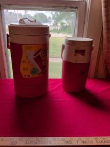 lot 83 image: Igloo Legend 1-Gallon Water Cooler Set