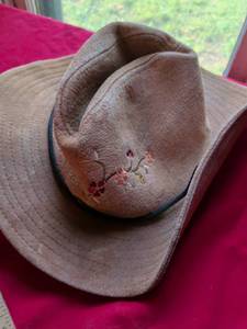 lot 94 image: Womens Leather Western Hat with Floral Embroidery