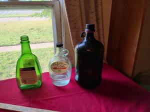lot 100 image: Wine and Liquor Bottle Collection