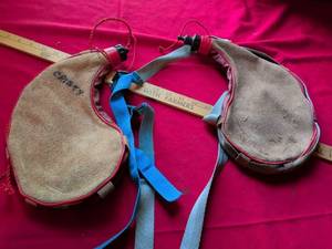 lot 105 image: Traditional Leather Water Flask Canteen with Shoulder Strap