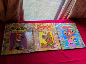 lot 131 image: Cartoon Character Look and Find Puzzle Books Set