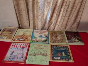 lot 132 image: Bill Peet Childrens Picture Book Collection - 8 Classic Hardcover Books