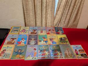 lot 138 image: Junie B. Jones Childrens Book Collection