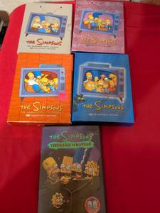 lot 184 image: The Simpsons DVD Collection Set Early Seasons and Treehouse of Horror